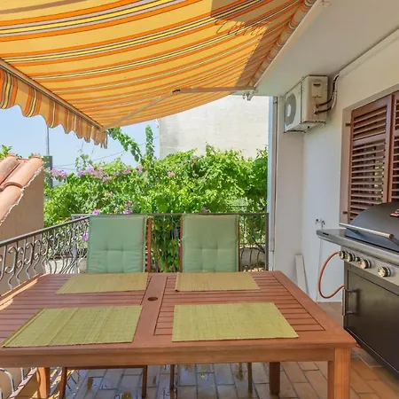 Dag Apartament Podstrana